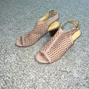 Women’s Liz Claiborne “Gemma” peep toe (blush color) Size 7.5